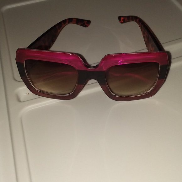 Oversized Leopard Print Sunglasses - Picture 7 of 7